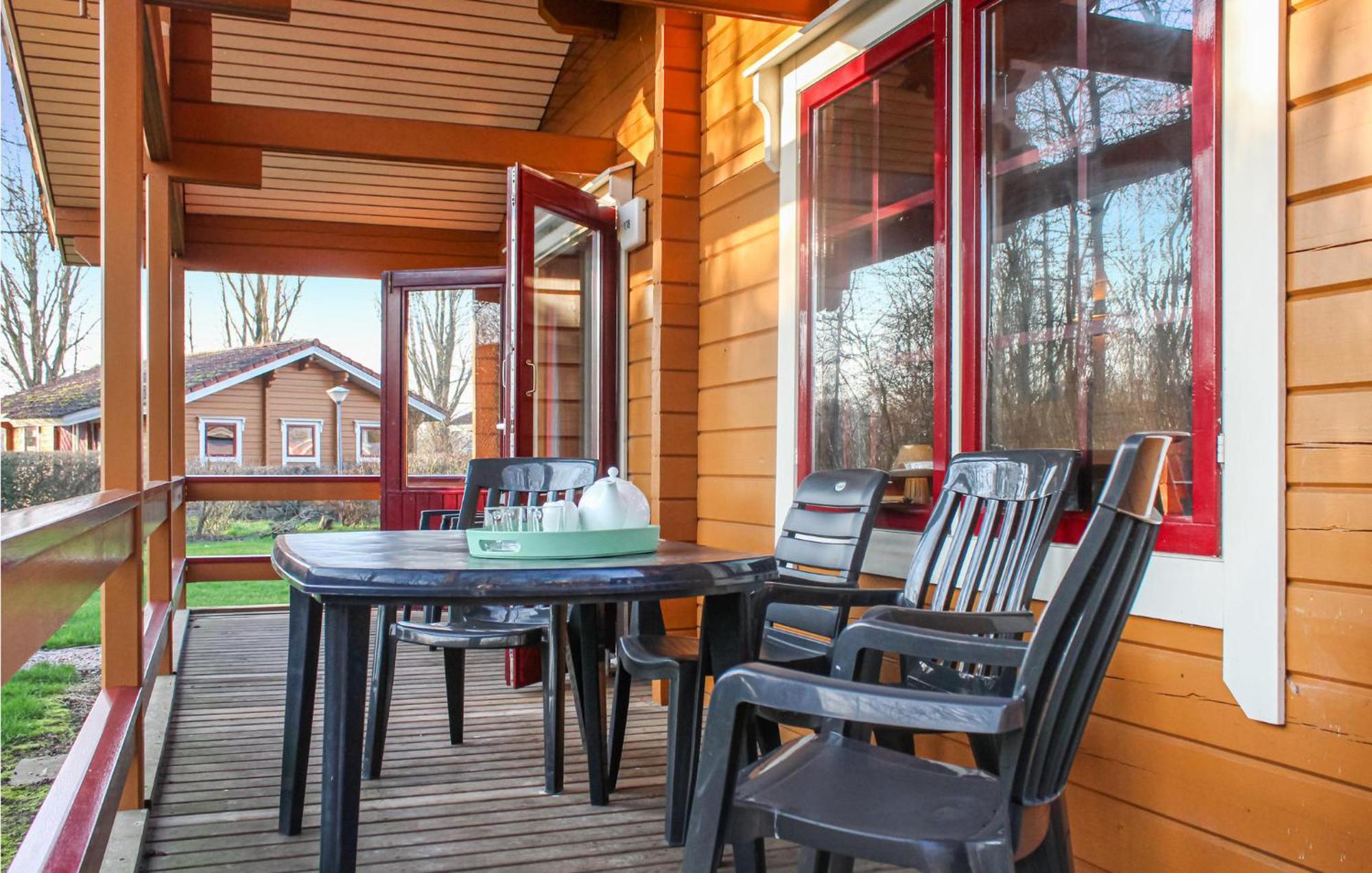 Awesome Home In Gramsbergen With Kitchen Eksteriør bilde